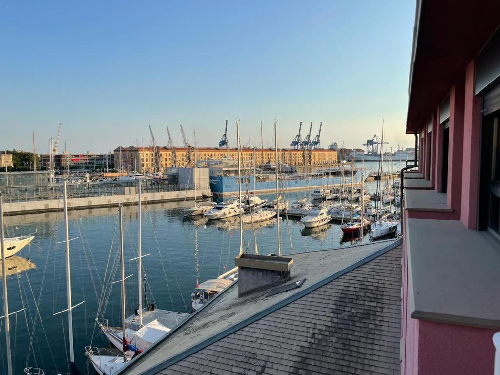 Bilocale Vista Mare Con Terrazzo-Porto Antico- Parcheggio Scontato Apartment Genoa Exterior photo