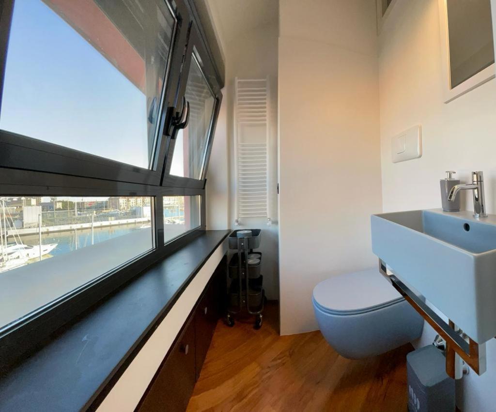 Bilocale Vista Mare Con Terrazzo-Porto Antico- Parcheggio Scontato Apartment Genoa Exterior photo